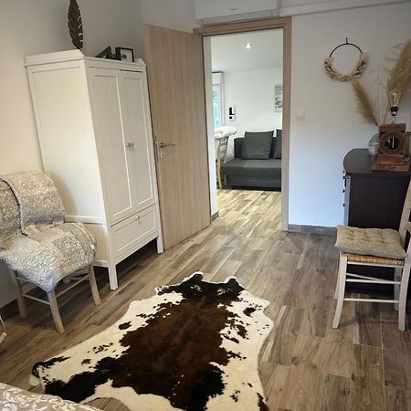 La Maisonnette De Chantecoucou Le Cannet-des-Maures Kültér fotó